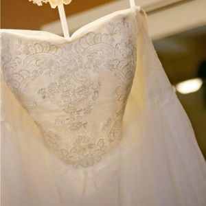 Cream Melissa Sweet lace/polka dot lace detail a line wedding dress size 20
